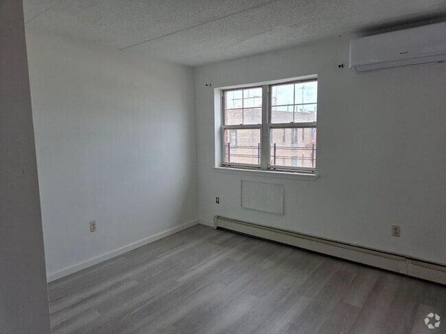 Building Photo - 832 Bryant Ave Unit 3 Rental
