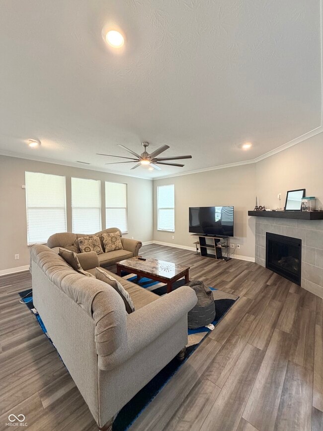 Photo - 908 Edmonds Pl