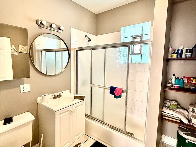 Photo - 831 N Ashland Ave Unit 2