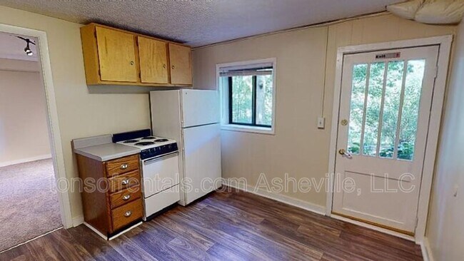 Photo - 422 Old Buckeye Cove Rd