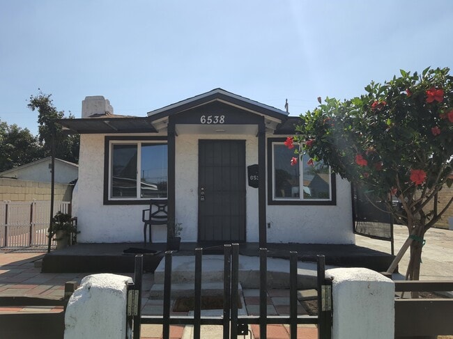 Building Photo - 6538 San Vincente St Unit 6538