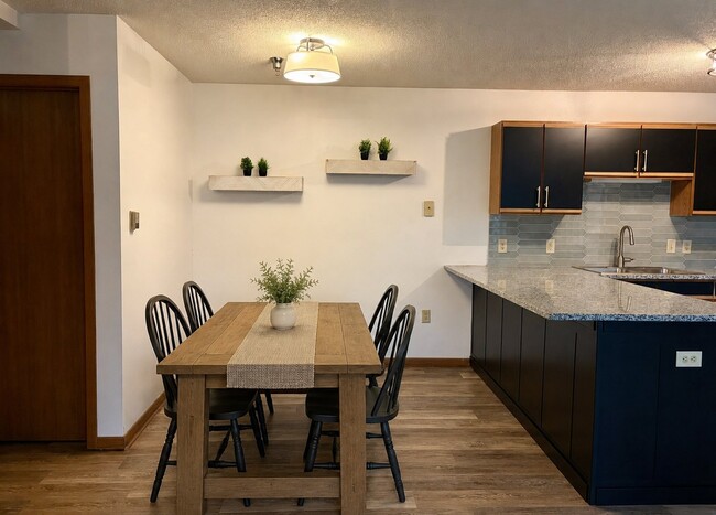Photo - 1259 Taylor St