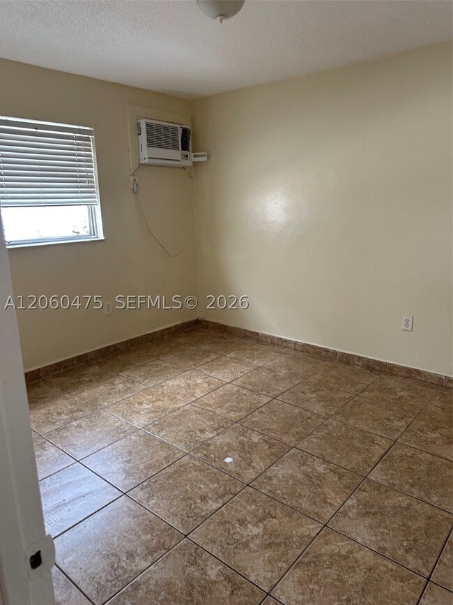 Photo - 238 SW 18th Ave Unit 2