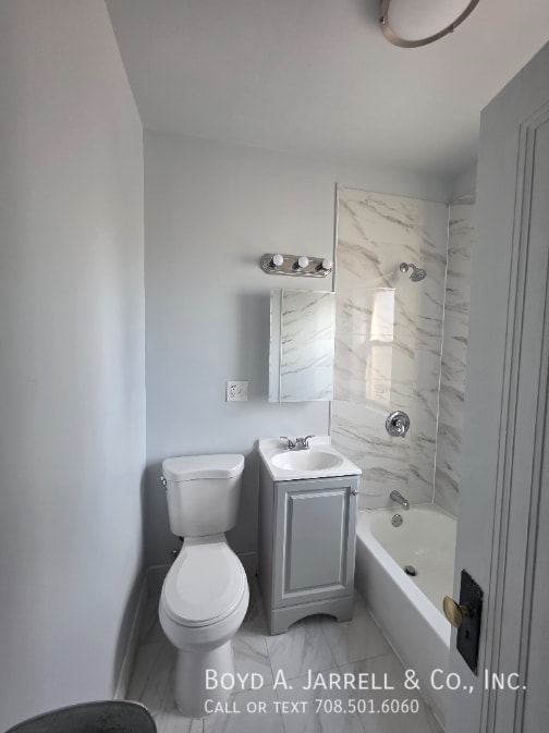 Building Photo - 10855 S Vernon Ave Unit 109 55-2W