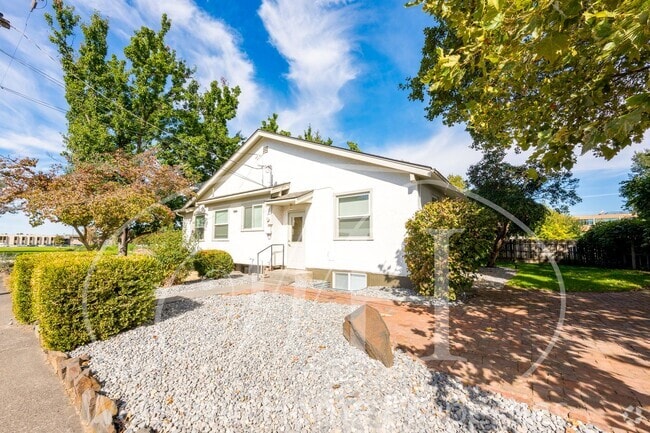 Building Photo - 427 SW Bade Ave Unit 427 SW Bade Ave,  2 Rental
