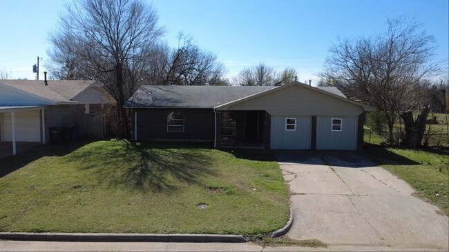 Building Photo - Charming 5 Bedroom House