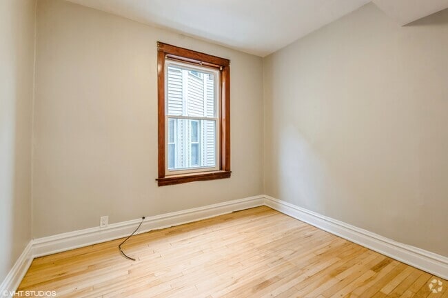 Building Photo - 5138 W Montrose Ave Rental