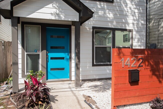 Photo - 1422 Ruthven St