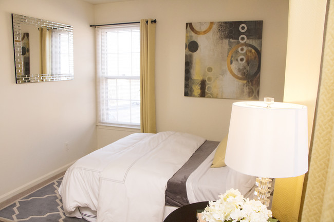 Bedroom - Beechwood Apartments