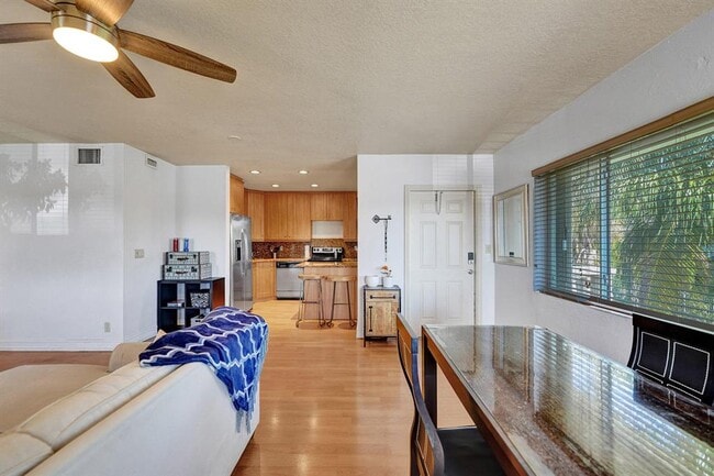Building Photo - 1423 Holly Heights Dr Unit 12