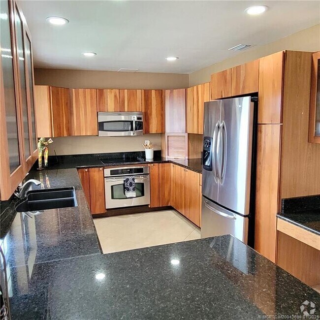Building Photo - 700 SW Salerno Rd Rental