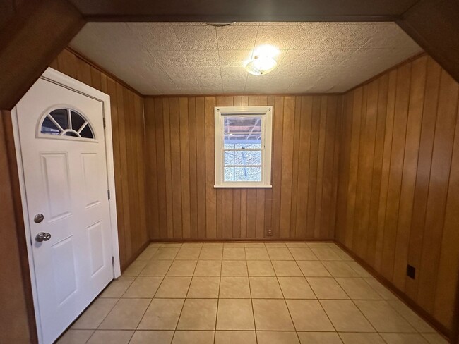 Photo - Spacious 2 Bedroom/1 Bath Home