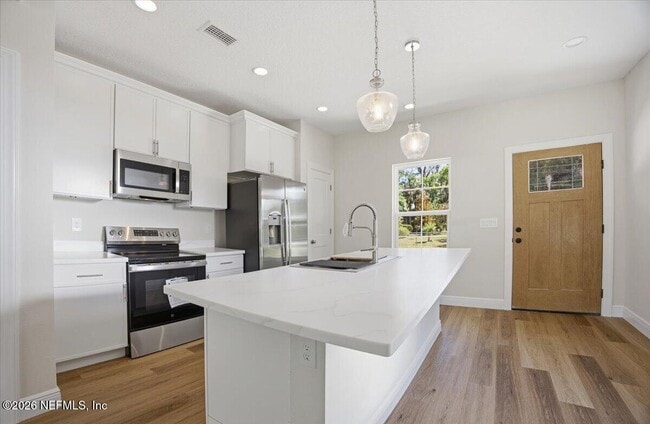 Photo - 206 W Fox St