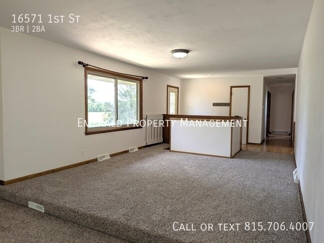 Photo - 16571 1st St