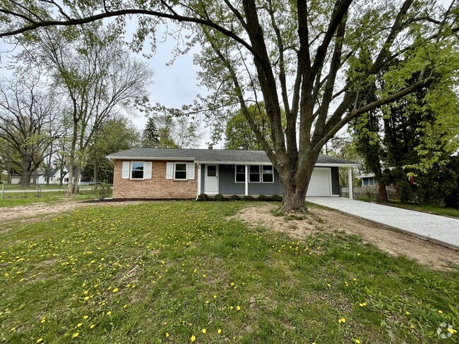 Building Photo - Three Bedroom Home in Southeast Grand Rapids