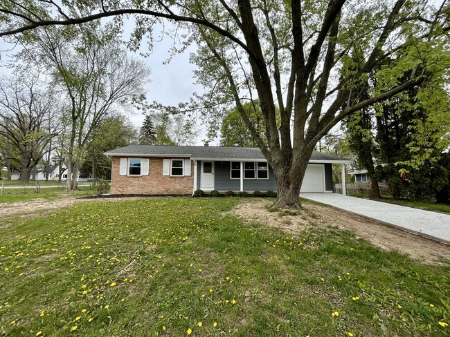 Three Bedroom Home in Southeast Grand Rapids - Three Bedroom Home in Southeast Grand Rapids