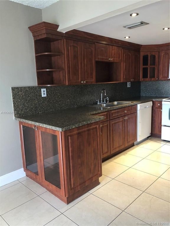Building Photo - 14250 SW 62nd St Unit 325