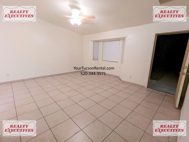 Photo - 3/1 with AC and a garage in Midvale Park N...