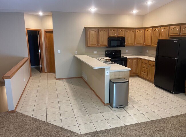 Photo - 27-28 Cherry Hill Ct - Hampton, IL