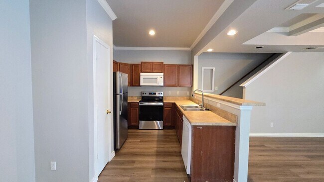 Photo - The Gardens at Summit Townhome: 3 Bedroom * 1-car Garage * WD Connections