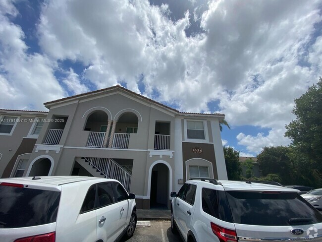 Building Photo - 1656 SE 29th Ct Unit 201 Rental