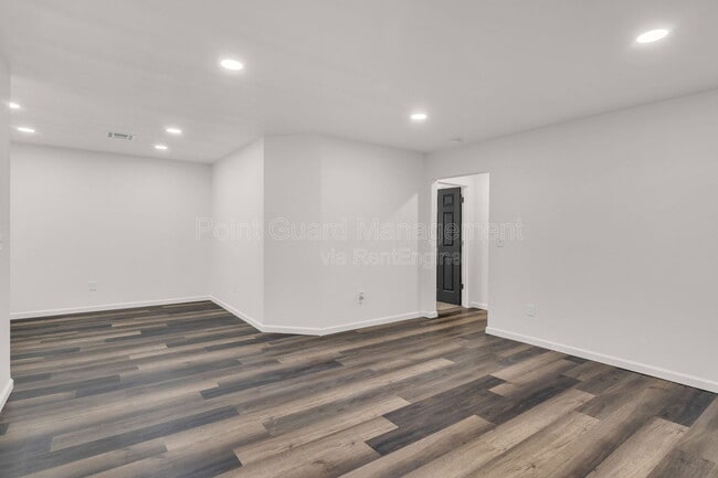 Photo - 955 Leroy St