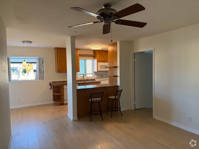 Building Photo - 3142 Midway Dr Unit 305 Rental