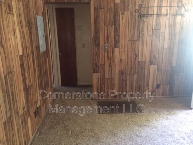 Photo - 627-629 E 8th St