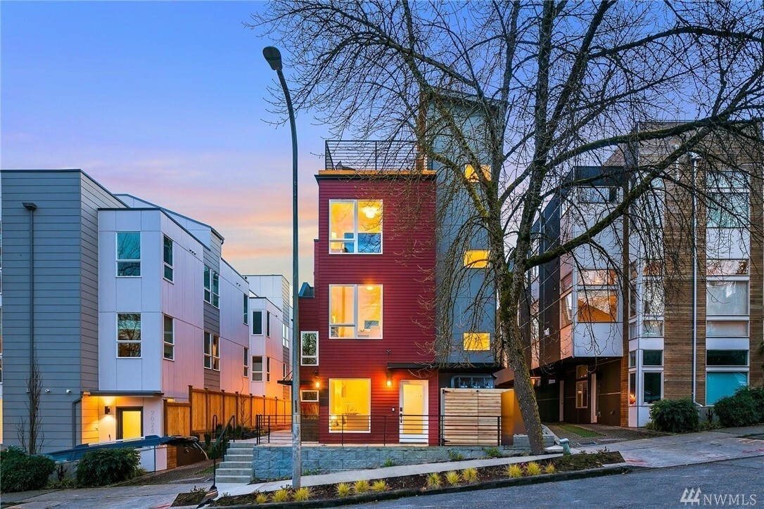 Photo - 2023 S Washington St (Seattle, WA)