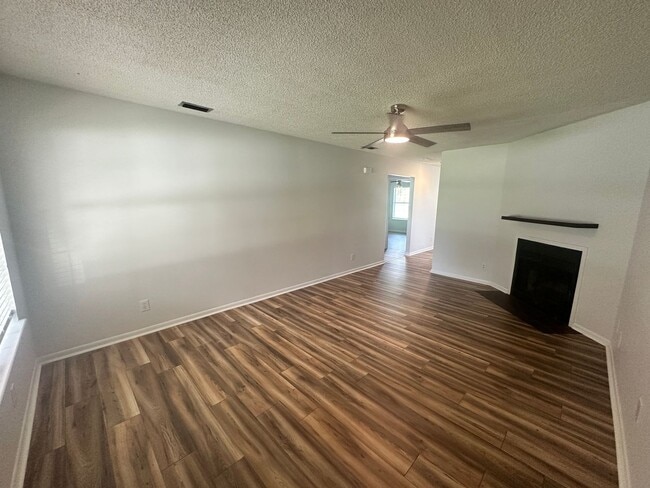 Photo - 4 Westbrook Cir Unit A