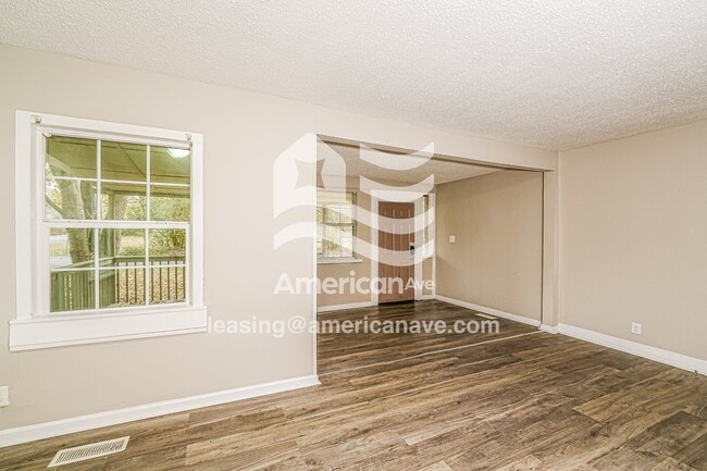 Photo - 760 Hopkins Dr