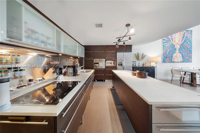 Building Photo - 6000 Collins Ave Rental