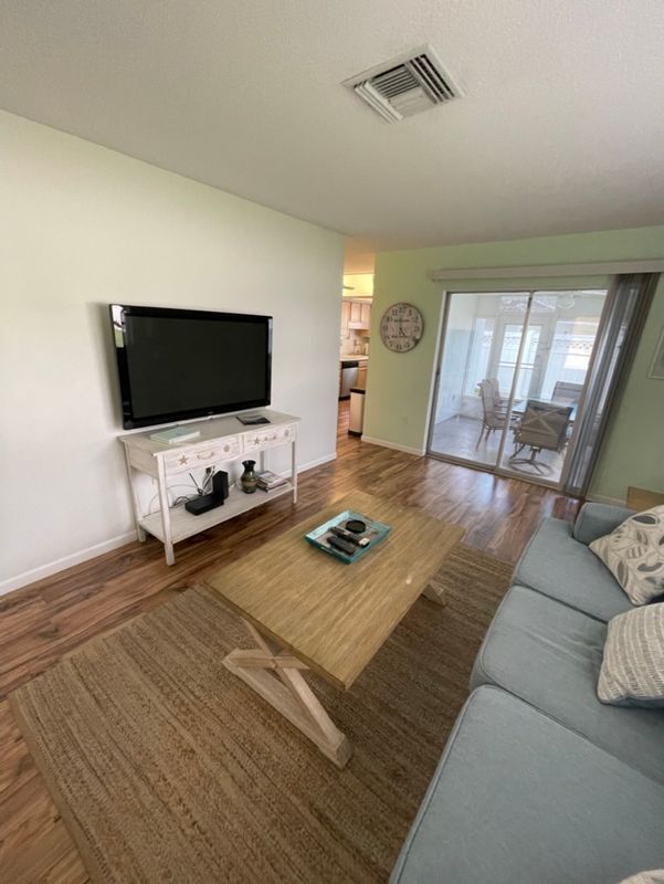 Photo - 1877 Southpointe Dr