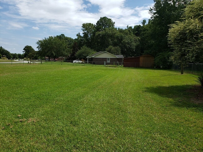 Photo - 5050 Queen Chapel Rd