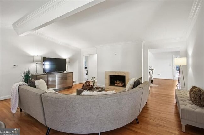 Photo - 1930 Wildwood Pl NE