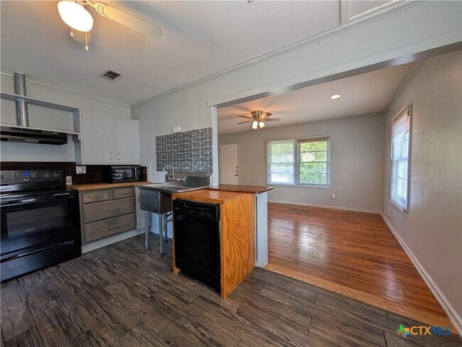 Photo - 890 Josephine St