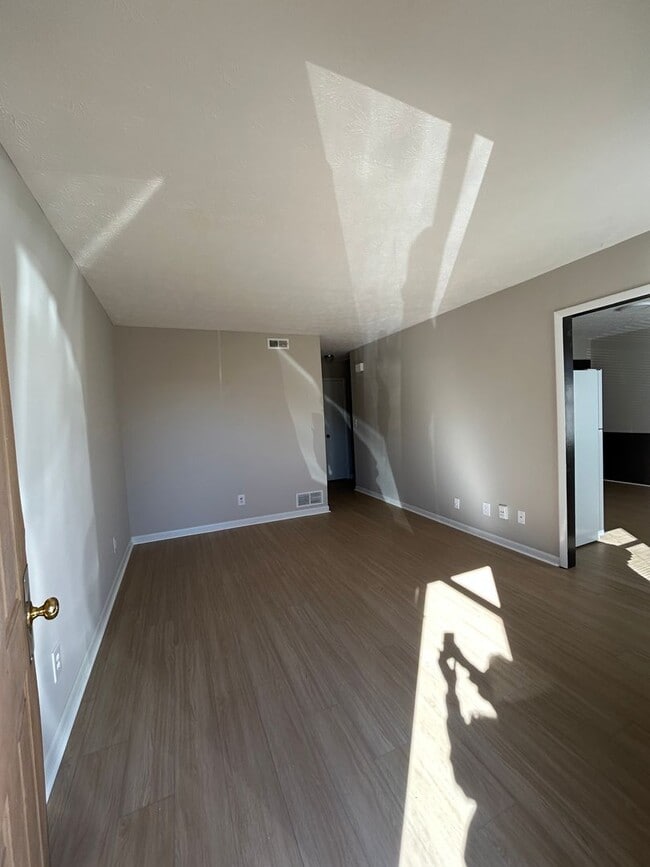 Building Photo - McCullars- 420 Unit 5