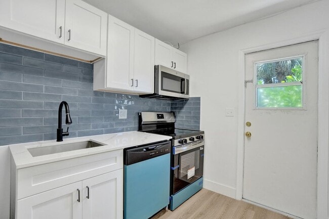 Photo - 2020 NE 15th St