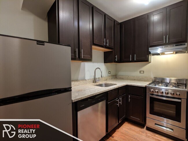 Photo - 4737 N Hermitage Ave