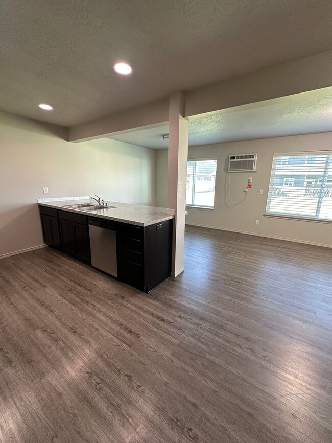 Photo - Stunning 4 Bedroom 2.5 Bath Duplex town ho... Unit 1109