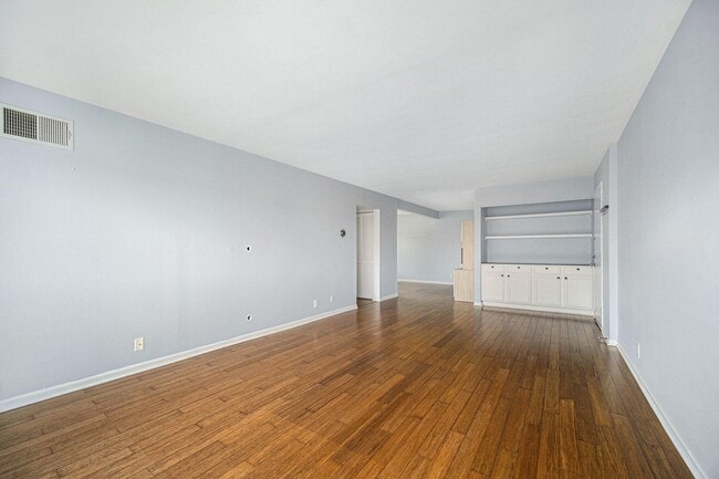 Photo - 1325 S Maple Rd Unit 201