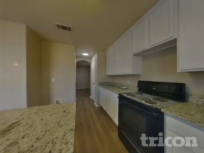 Photo - 5033 Meridian Ln