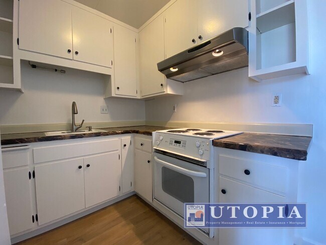 Photo - Updated 1Bd/1Ba Top Floor Condo with Mount... Unidad 67