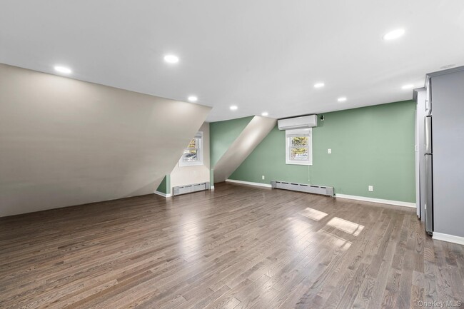 Photo - 205 E John St