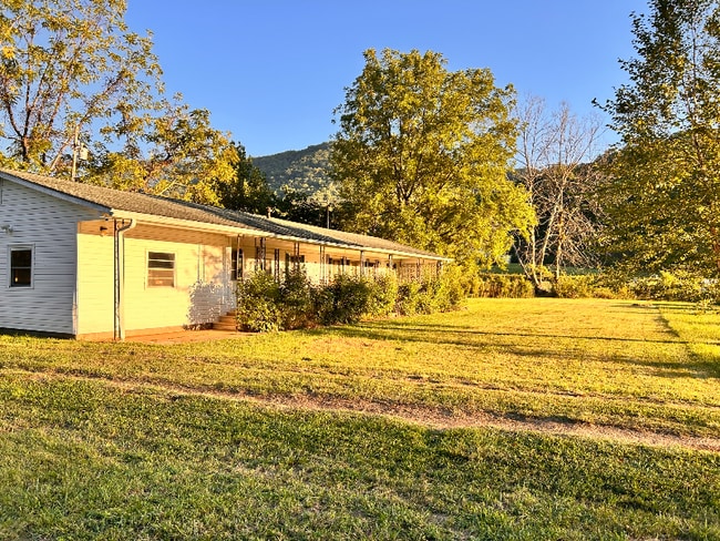 Photo - 1573 Leatherman Gap Rd