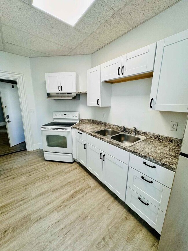 Building Photo - 14 Willow St Unit 1