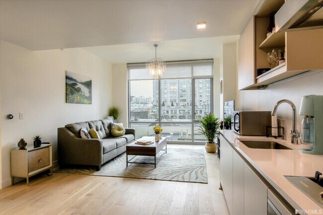 Floor-to-ceiling windows - 1545 Pine St Condo Unit 610