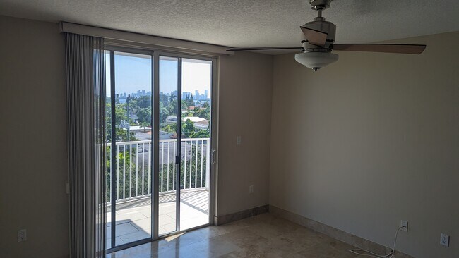 Photo - 5401 Collins Ave Unit 431