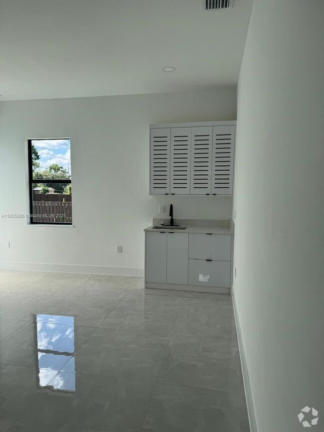 Building Photo - 2807 Leeland Heights Blvd Unit B Rental