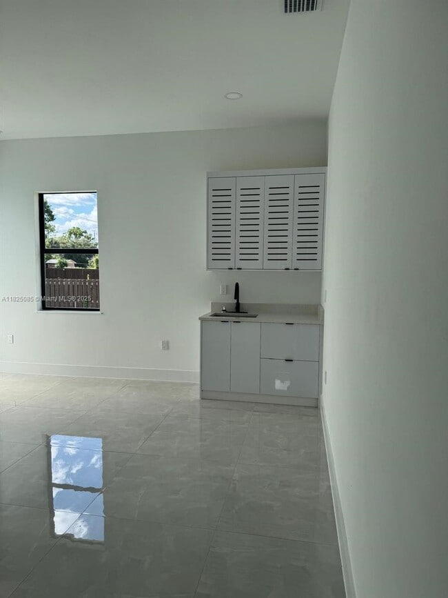 Building Photo - 2807 Leeland Heights Blvd Unit B Rental